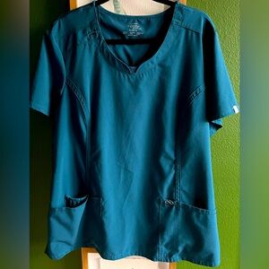 Cherokee Infinity scrub top xl in teal .